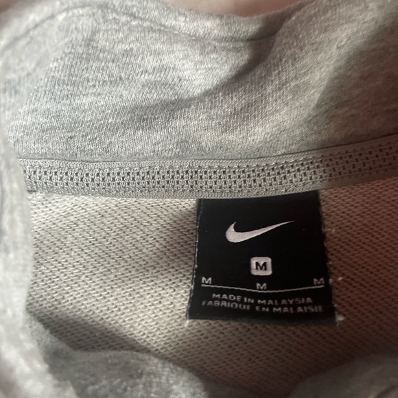 Discontinued Nike Half Zip - Picture 3 of 3